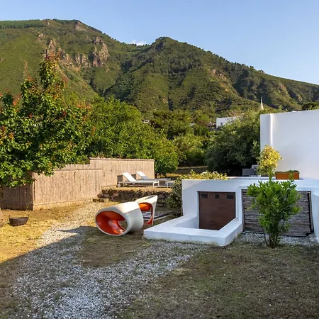 Vico San Lorenzo - A Salina Guest house *