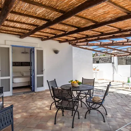 Vico San Lorenzo - A Salina Guest house