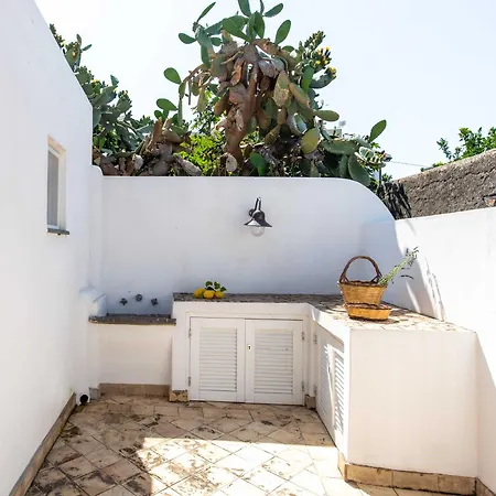 Vico San Lorenzo - A Salina Guest house